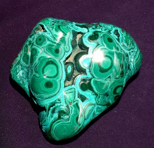 Malachit, freie Form, poliert, Kongo, 167,0g 71x61x36mm