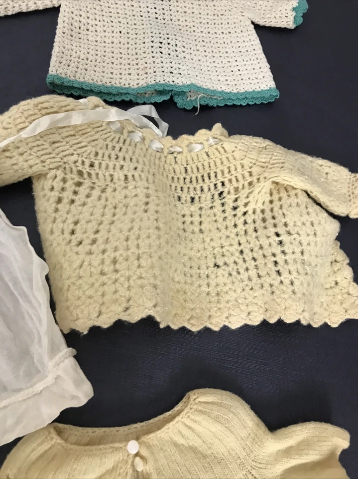 Lote de 5 suéteres antiguos de lana para bebé chaqueta de ganchillo vestido de gasa hecho a mano artesanal Foto 4 de 4