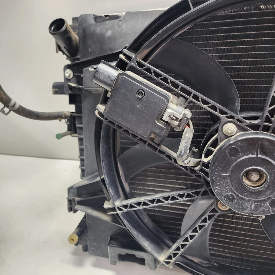 Ford Crown Victoria 2006-2011 ventilador radiador condensador enfriador de aceite conjunto fabricante original Foto 3 de 4