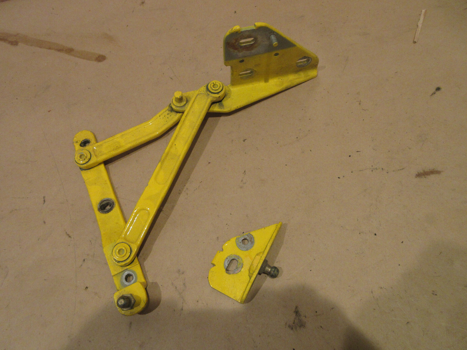 Ferrari 550, 456, 575  - RH Trunk Lid Hinge  P/N 63143000