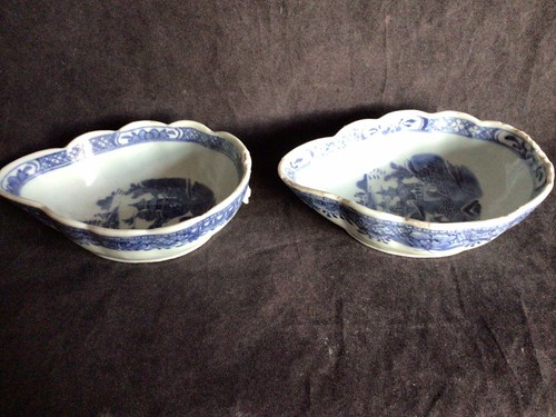 A pair of Chinese Qianlong Sauce Boats for repair as no handles - Picture 4 of 5