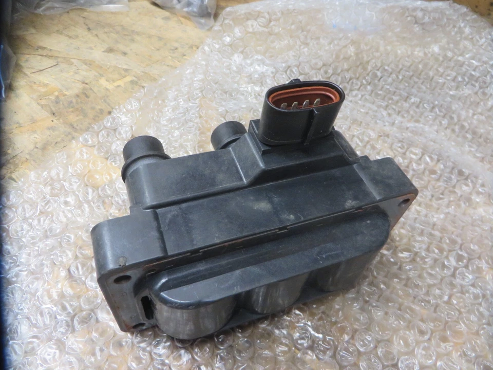 BOBINA DE ENCENDIDO ORIGINAL MAZDA OEM # KLG4-18-100A NUEVA PIEZA FORD # F82U-12029-AA Foto 3 de 4