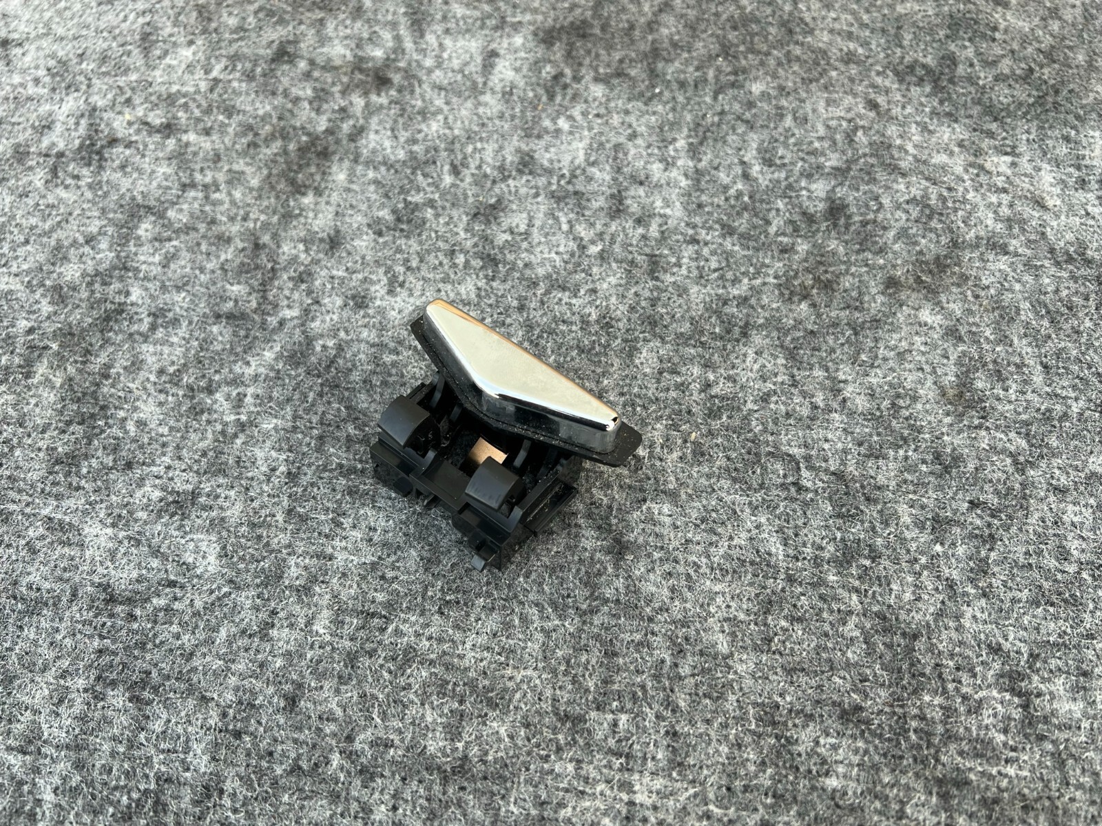 Maserati Ghibli 2014-2019 INNER Armrest