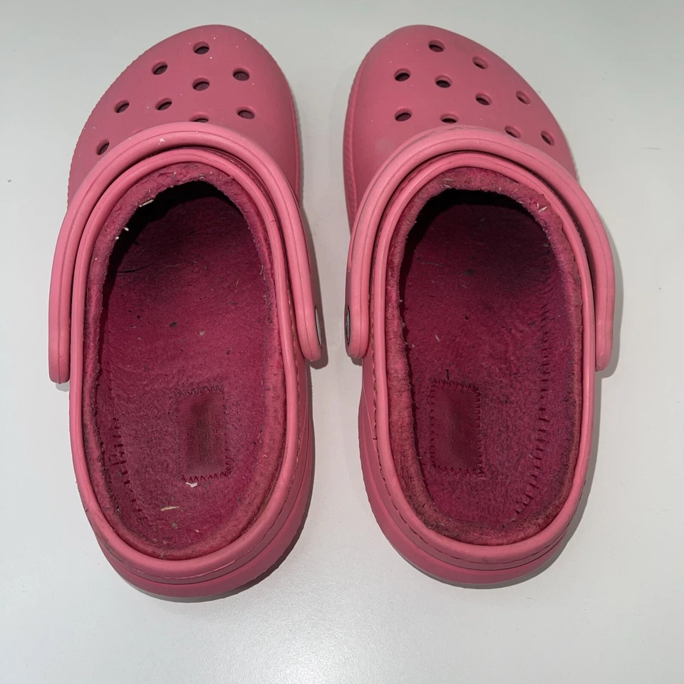 Zuecos clásicos forrados de piel sintética Pink Crocs talla 7 cómodos sin cordones Foto 4 de 4