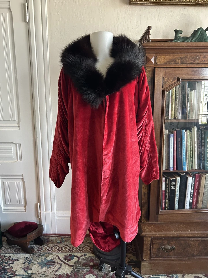 1920s 30s Rare True Vintage Silk Velvet Coat with Fur Collar in Cherry Red Sz M - Image 2 of 4