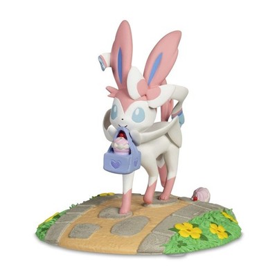 Charming Presents with Sylveon Evolving Personalities Figure