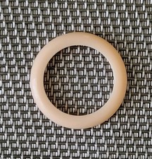 Gucci Cream Color Bezel,Authentic, 1100--11/12--11/12.2 Ladies Watch,Excellent.