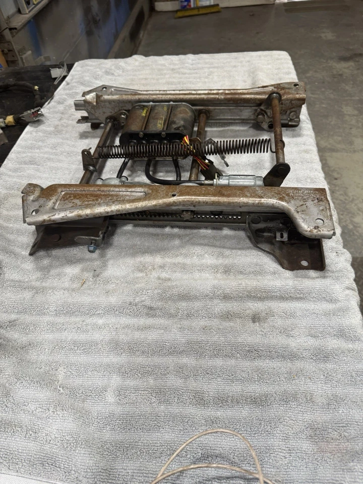 Lincoln Mark VII 1984-1992 base asiento eléctrico con motores lado del pasajero derecho LSC OEM Foto 4 de 4