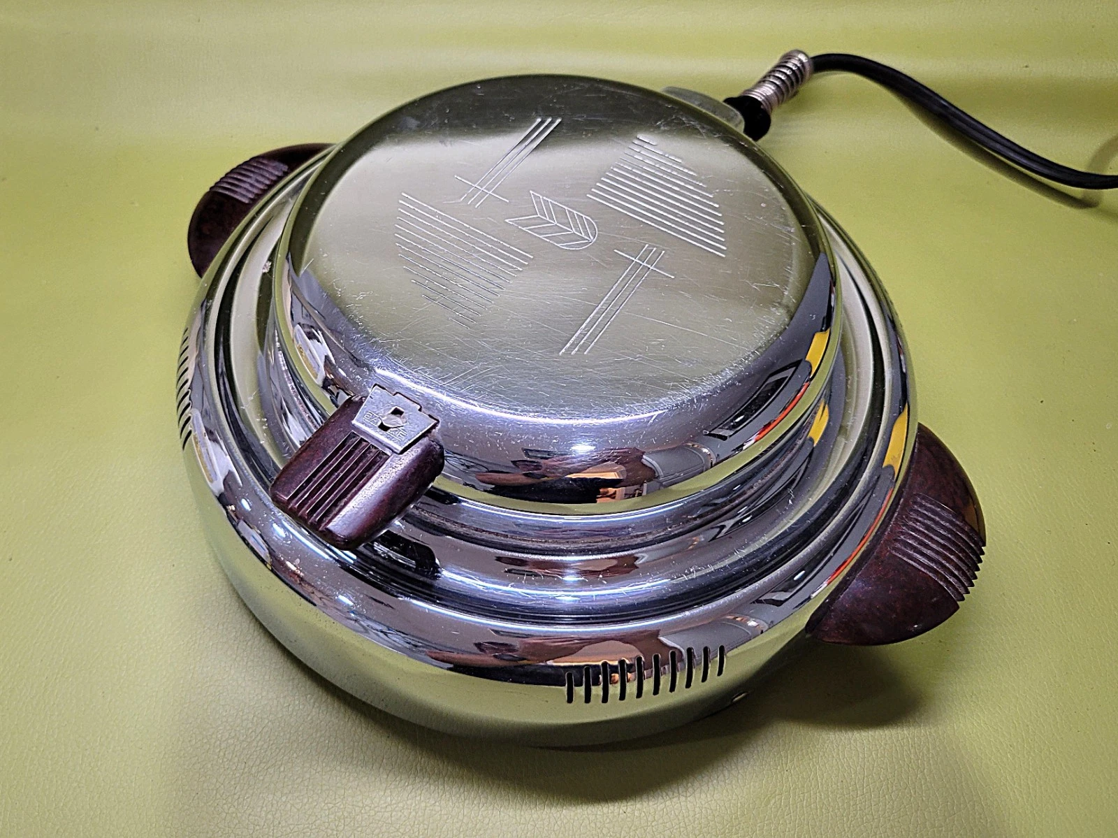 VINTAGE 1930s ART DECO GE 119W4 WAFFLE MAKER - GENERAL ELECTRIC - WORKING -CLEAN