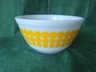 New ListingVintage Pyrex Yellow Polka Dot 1.5 QT Nesting Mixing Bowl 402