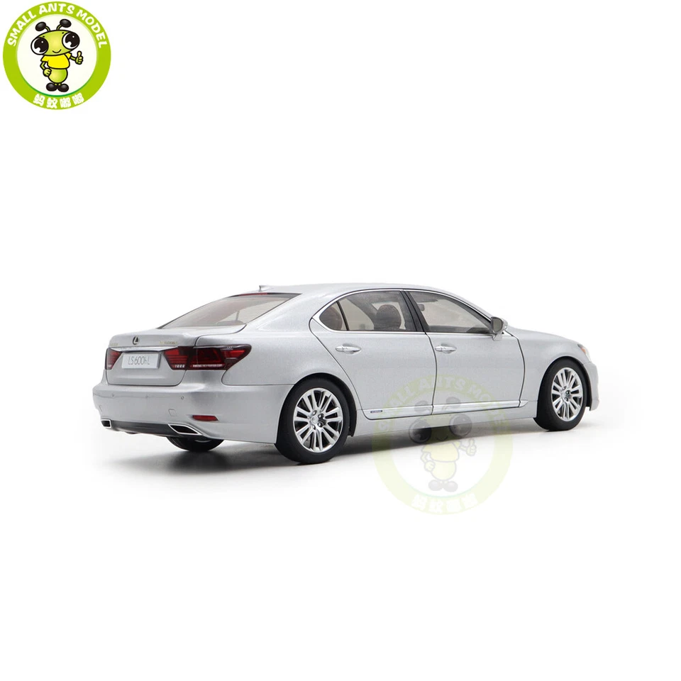 1/18 AUTOart 78841 Lexus LS600hL Sonic Silver Diecast Model Car - Image 4 of 4