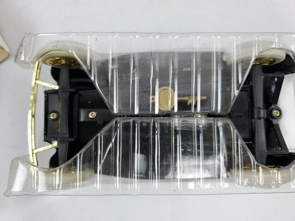 Model A Tanker Die Cast Bank 1:25  Red Crown Gasoline Limited Edition NIB #2006 - Image 2 of 4