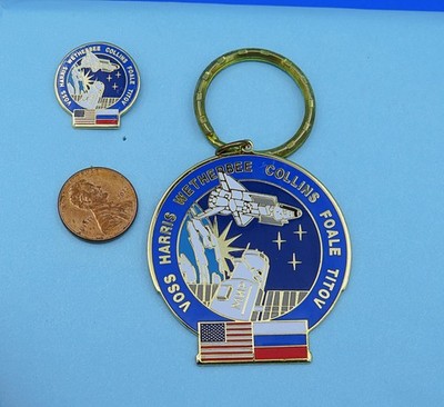 NASA Pin & Keychain Pair vtg STS-63 Space Shuttle DISCOVERY Voss Wetherbee