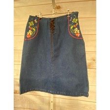 Vintage 80s Womens Size 8 Cotton Blend Floral Embroidered A Line denim skirt