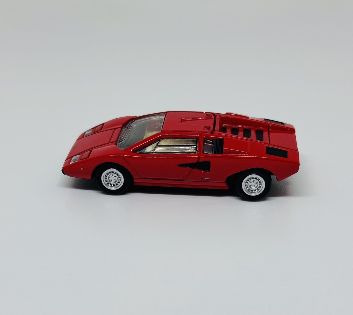 TOMICA Premium #33 - Lamborghini Countach LP400 (Red - 1/61 Scale