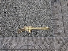 (93) M-16 Gitarre Guitar Pin Badge Abzeichen Crest