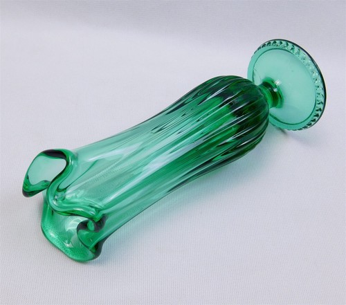 Vintage Olde Virginia Glass Fenton Handkerchief Stretch Vase Green 13.25 in. - Picture 10 of 13