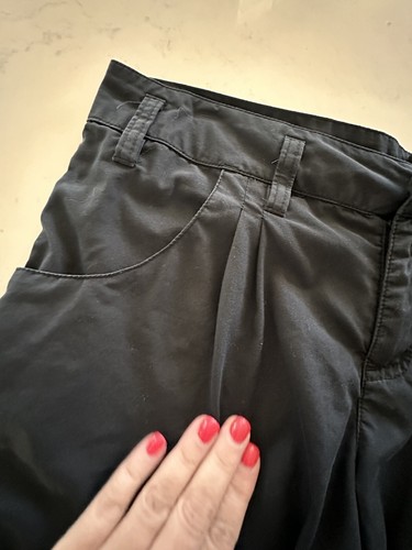 OAKLEY Women’s Black Pleated Shorts Size 6 - 第 2/6 張圖片