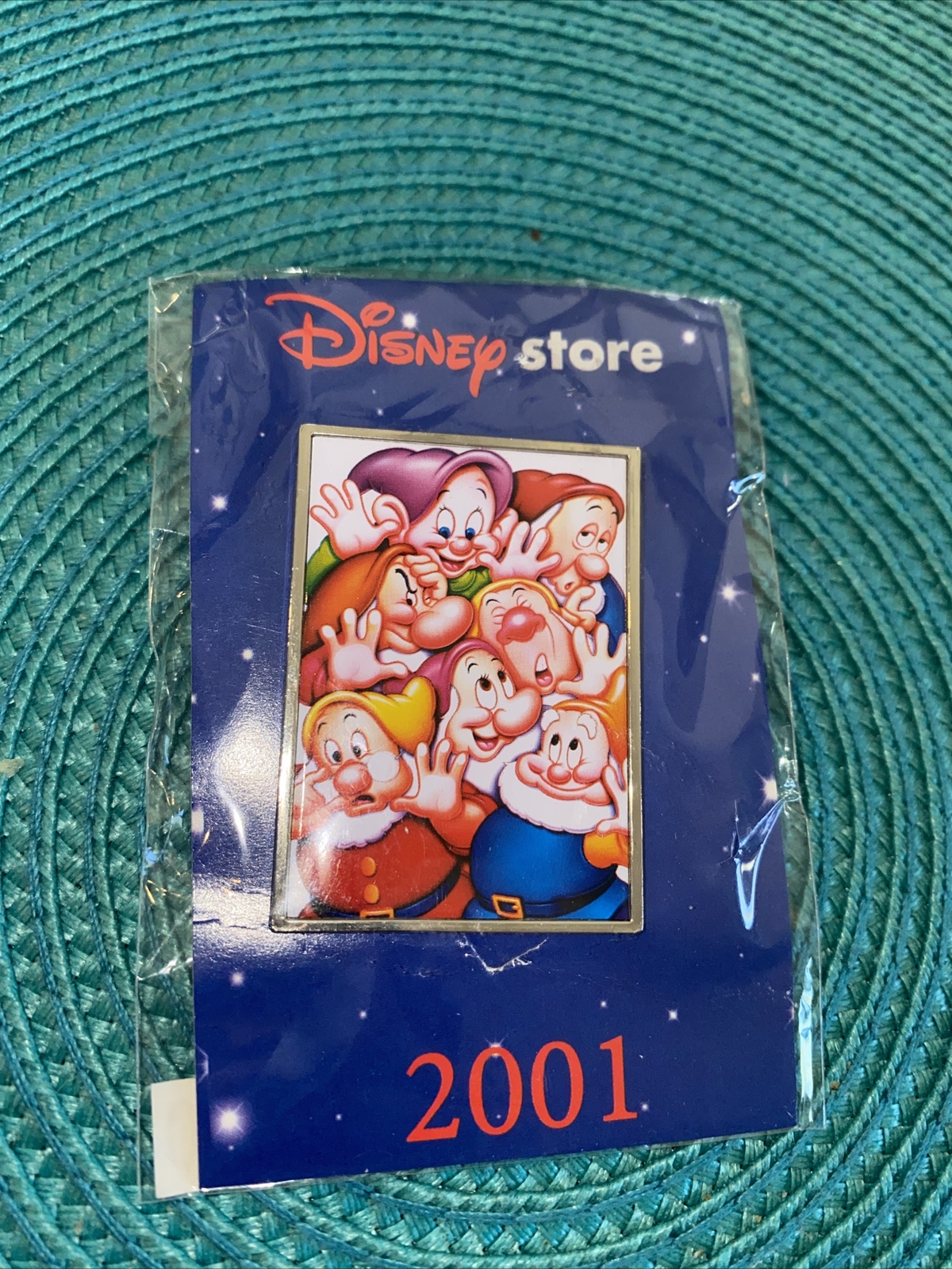 Disney Store 2001 Exclusive Commemorative Pin: Seven Dwarves From “Snow White”