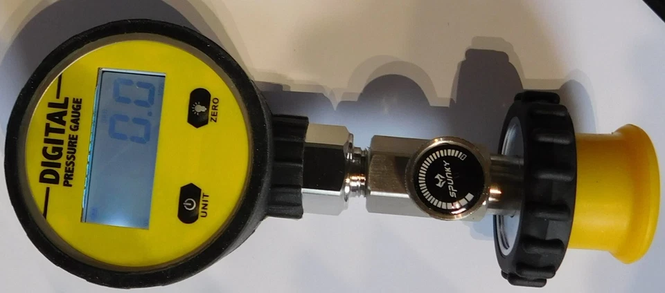 Präziser FLASCHENDRUCKPRÜFER DIGITAL - GK 1 - 200 BAR- Prüfmanometer - Prüfgerät - Bild 3 von 4