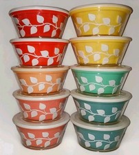 Vintage 5" Plastic Leaf Vine Pattern Bowls With Lids (Set of 10)