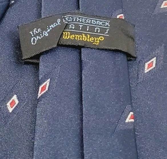 Corbata Wembley azul patrón geométrico corbata para hombre hecha en EE. UU. Foto 2 de 4