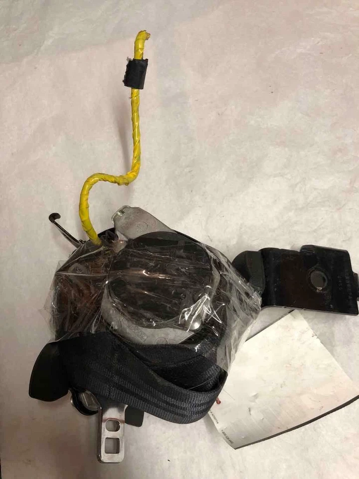 Cinturón de seguridad delantero derecho del pasajero Mitsubishi Outlander 2011 Foto 3 de 4