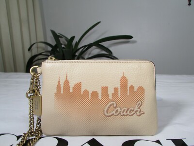 NWT Coach X Jennifer Lopez Corner Zip Wristlet With Nyc Skyline C6514 Cream