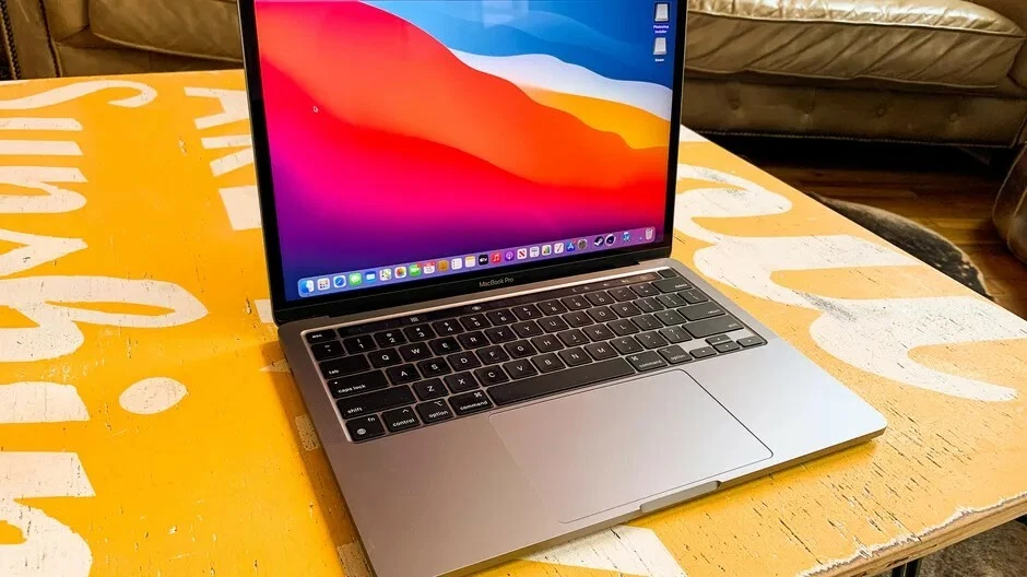 2020 Apple MacBook Pro with Apple M1 Chip (13-inch, 8GB RAM, 256GB