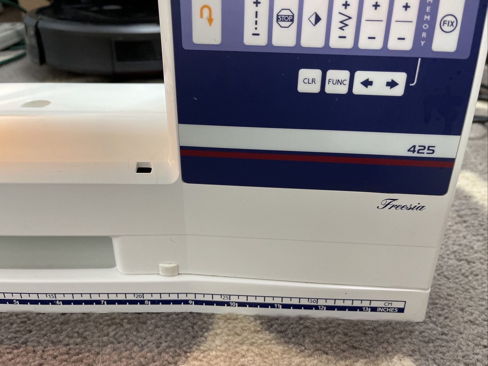 Viking Husqvarna Freesia 425 Sewing Machine w/ Foot, Pedal And Cord