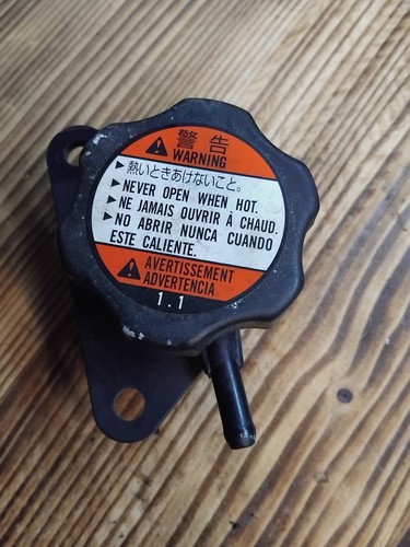 Suzuki Vz 800,M 800 Kühlerdeckel mit Halter - Afbeelding 1 van 3