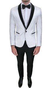 completo uomo bianco