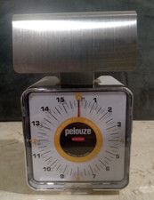Rubbermaid Commercial Contoured Platform Compact Scale 16 oz Pelouze