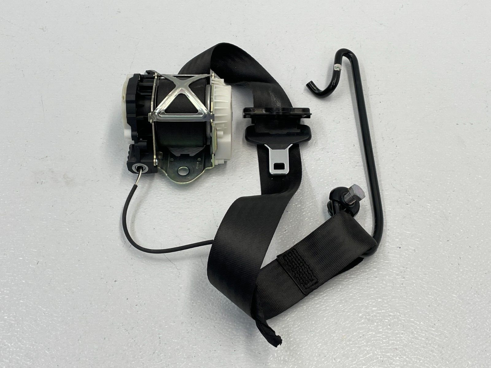 13 14 Maserati Granturismo M145 Front Left Driver Seatbelt Retractor 1458 OEM