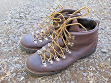 vintage danner  mountain light hiking boots m...