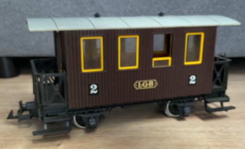 LGB 3000 Personenwagen, Braun 2 Klasse, Radsätze mit integrierten Stromabnehmern | Zustand: Neu