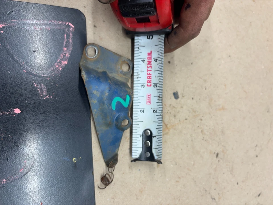 1970-1979 79 Ford F150 F250 351M 400M 2BBL ACELERADOR RETORNO RESORTE SOPORTE FABRICANTE DE EQUIPOS ORIGINALES V8 Foto 2 de 4