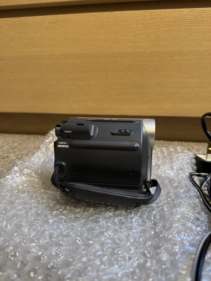 Sony Handycam DCR-HC37E Handheld MiniDV Camcorder Silver | TESTED + Battery - Image 4 of 4