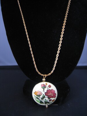 Hand made gold metal chain necklace with enamel pendant (47 cm / 21.8 g)