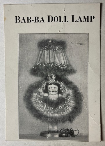 Bab-Ba Puppenlampe bedruckte Postkarte kleiner beschnitten Kewpie Puppensockel seltsamer Schirm - Bild 1 von 2