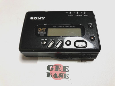 Sony TCD-D8 Portable DAT Recorder Digital Audio Tape Corder