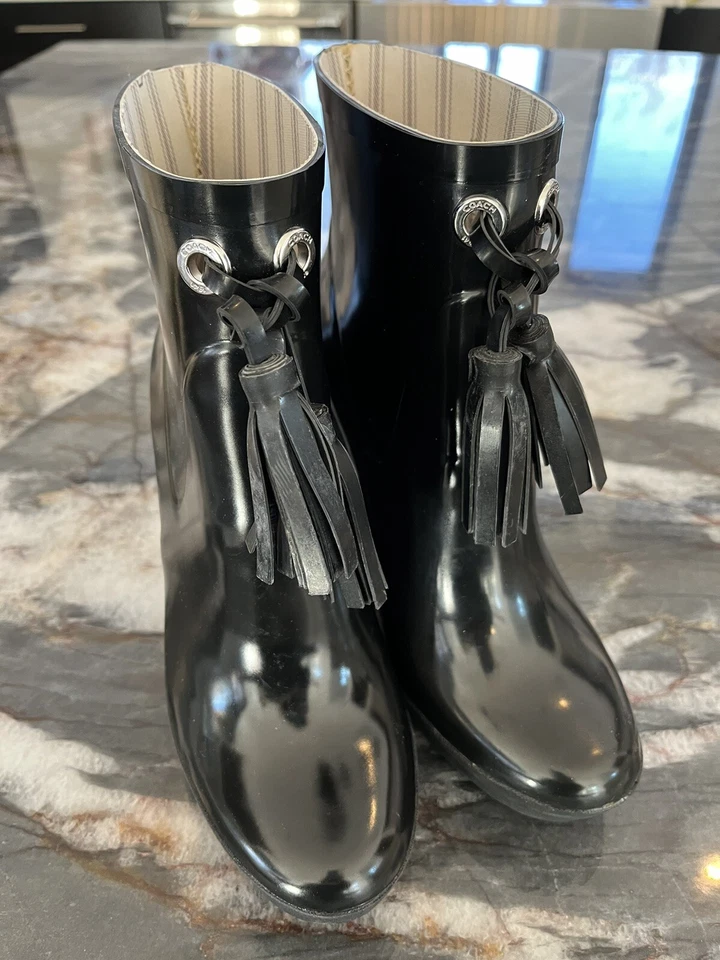 Bota de lluvia Coach Bina de goma brillante negra con cuña 9B (usada una vez) Foto 4 de 4