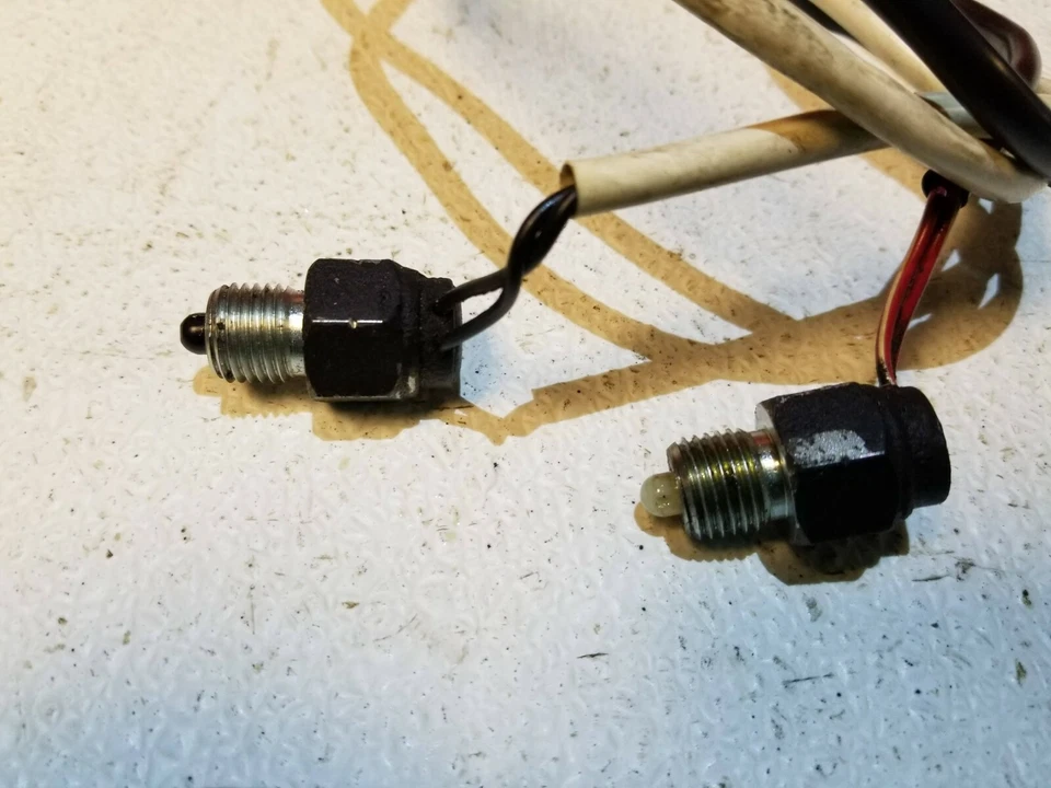 17 18 19 SENSORES DE TRANSMISIÓN SUBARU IMPREZA 2,0 L MT 2 piezas OEM 64K Foto 2 de 4