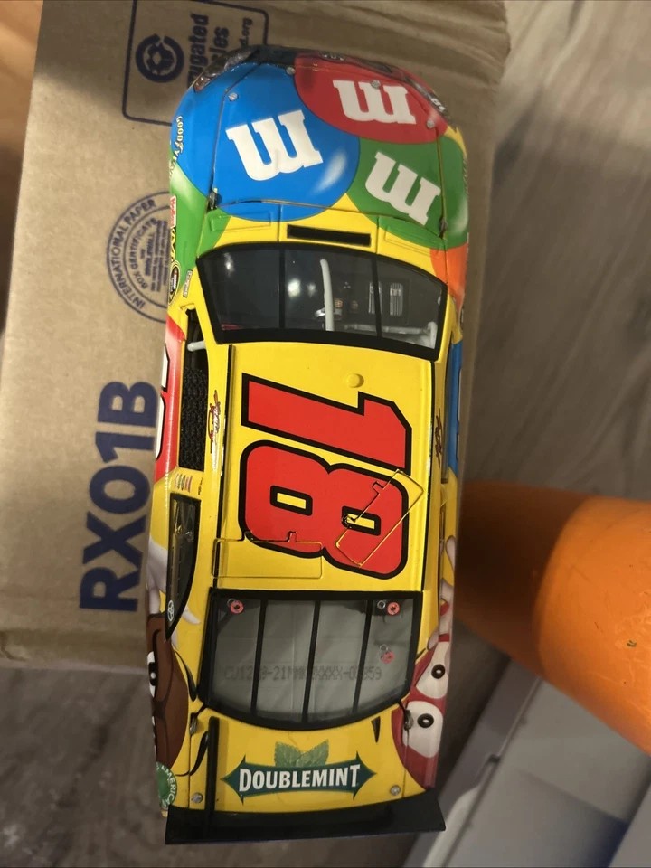 Kyle Busch #18 M&M's Car 1:24 Excellent Condition - Image 3 of 4