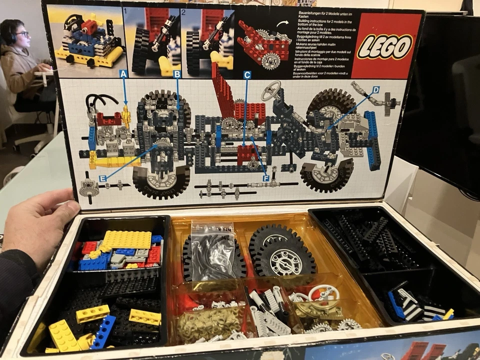 LEGO Technic 8860 Car Chassis, foto 2 di 5