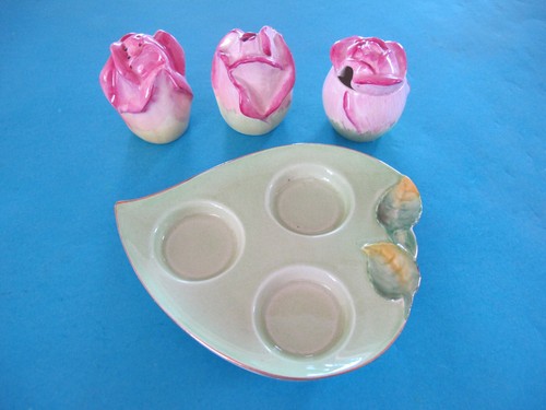 Royal Winton Pottery Rosebud Cruet Set & Plate - Picture 2 of 6