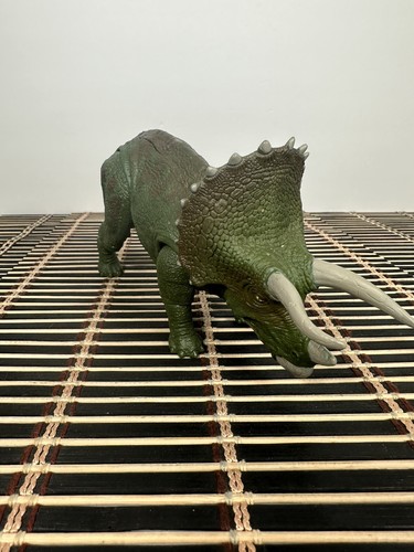 Mattel Jurassic World Dino Rivals Dual Attack Triceratops Actionfigur grün - Bild 3 von 8
