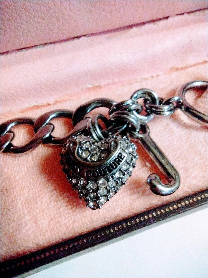 Auténtica pulsera vintage Juicy Couture con 5 dijes y llavero Foto 4 de 4