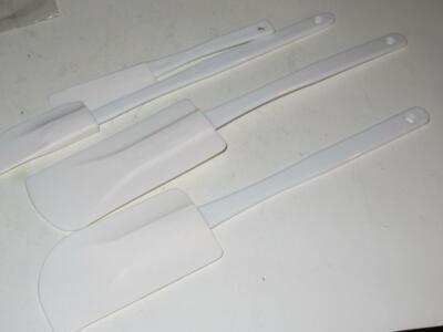 HOBBY SUPPLIES  - FOUR SPATULAS FOR APPLYING SCENERY PASTE/PLASTER- EXC- M9