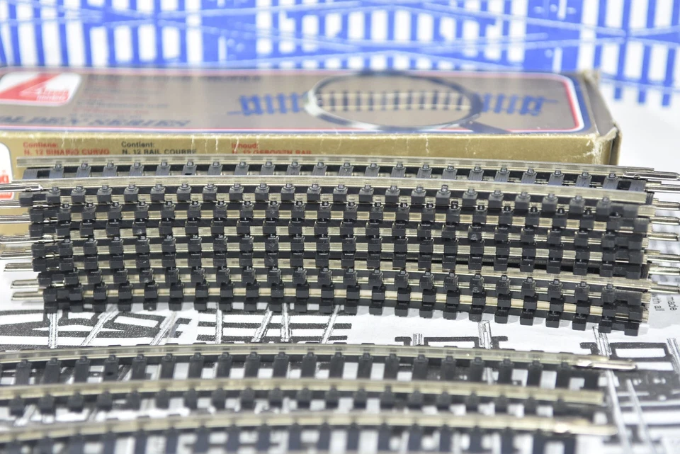 Lima Golden Series Curved Track. 1 x R431 22°30' Nickel Silver, Mint. - Image 2 of 4